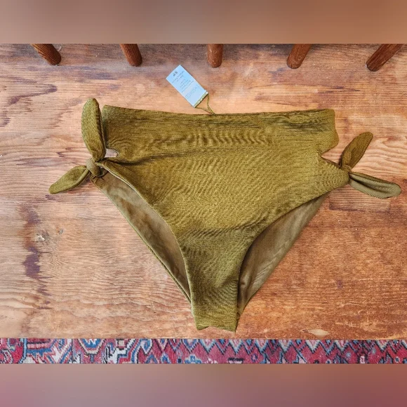 L*Space Camellia Bikini Top & Bummin' Bottom Shorebreak Texture Small - Picture 6 of 15